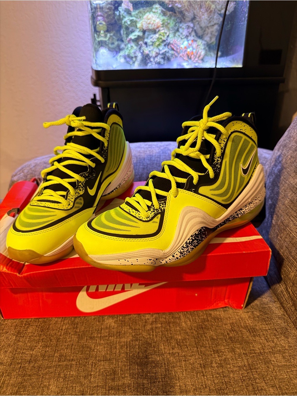 Nike Air Penny V Highlighter Volt Black White Men’s Size 9